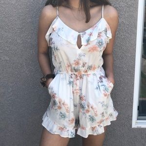 Kendall + Kylie Pacsun floral romper, small